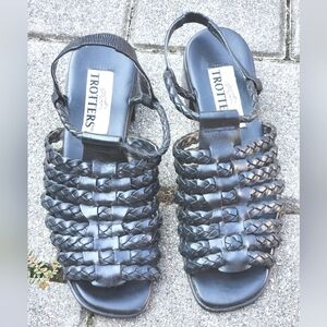 Trotters Bobbi Woven Black Leather Sandals 7 1/2 M